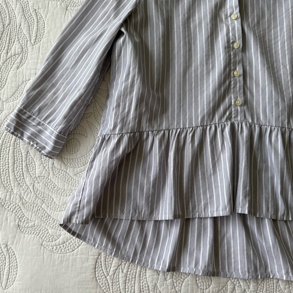 Trovata - Birds of Paradis - Ruffle Hem Poplin Shirt - Gray & White Stripe - Picture 4 of 11